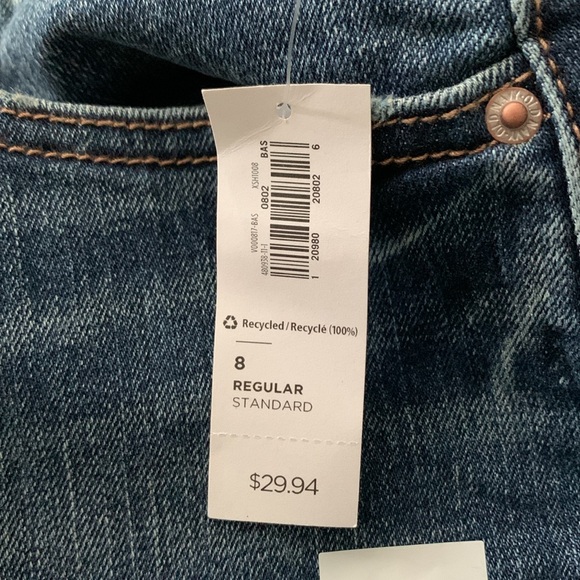 NWT Old Navy mid-rise curvy boot cut jeans. Regular length size 8 - Picture 7 of 8